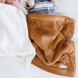 Saranoni car seat size blanket.